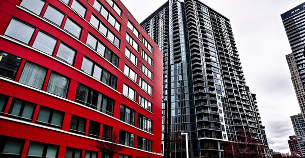 Condos rouge montréal : luxe, sécurité et proximité au cœur de la ville